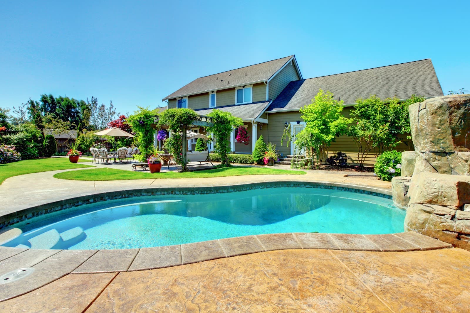 Weekly Pool Cleaning photo 3